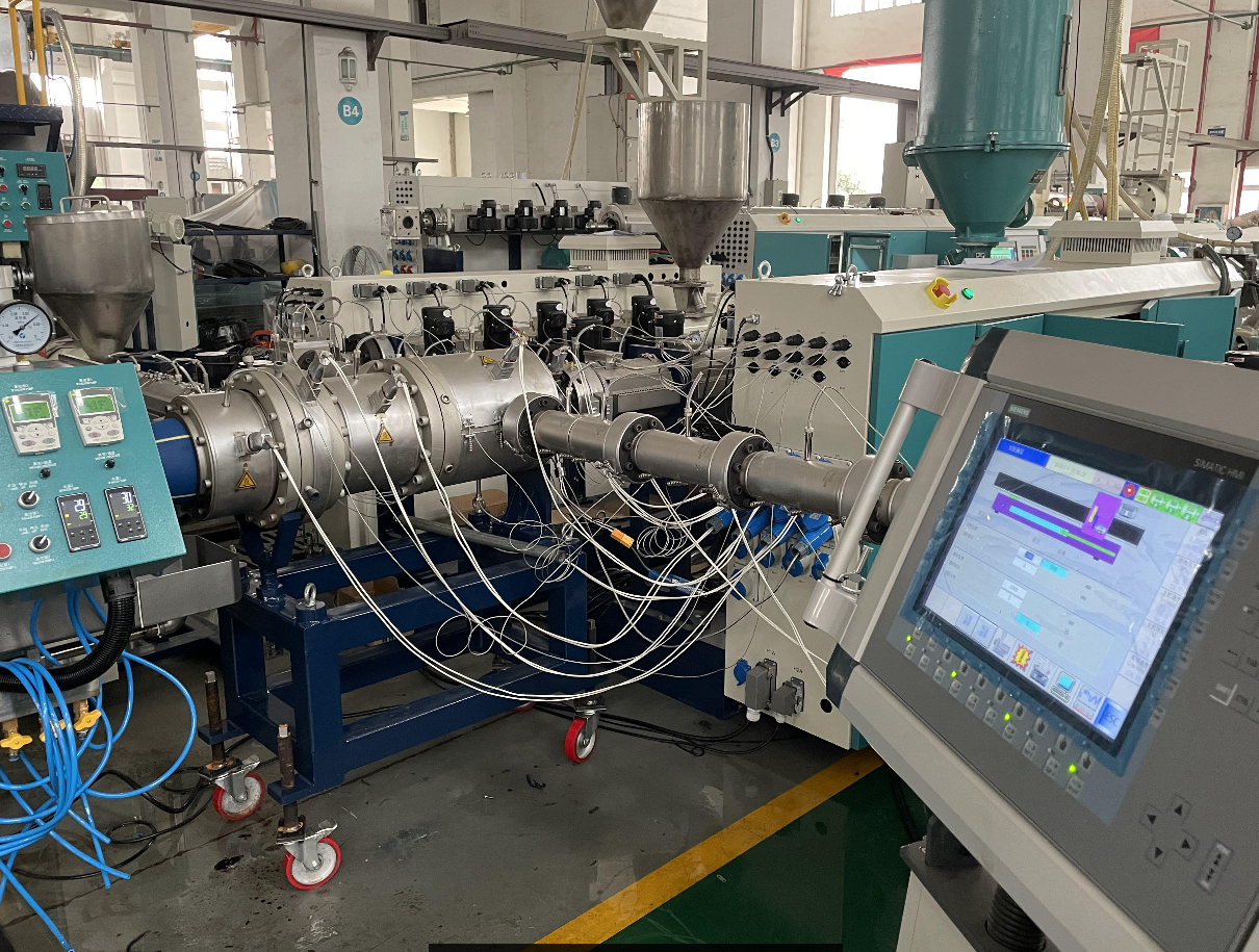 PE PPR three-layers co-extrusio pipe extruder pii core pipe equipment