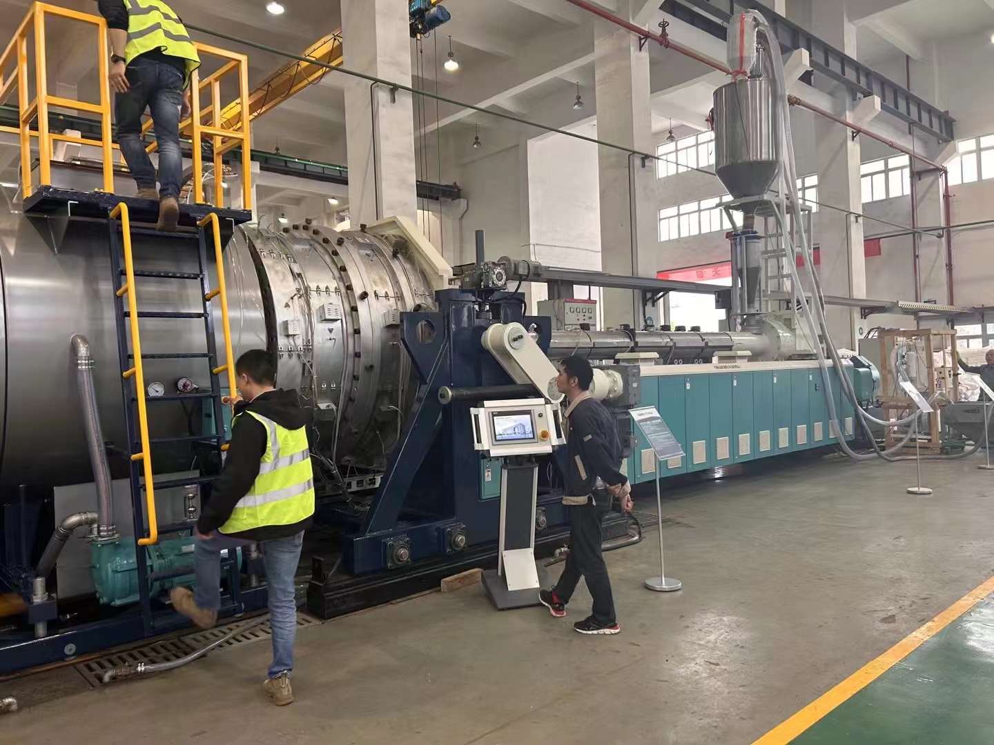 Clavis puncta pro Satus Equipment et Productio Technologiae PE Pipes cum magnis diametris supera 2000mm